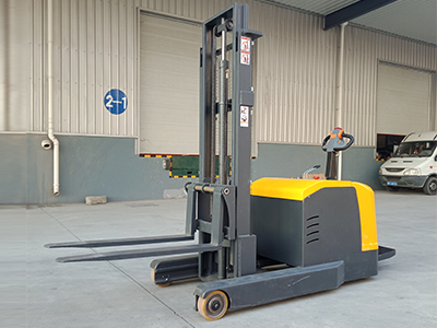 mobile pallet stacker 3