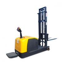 Walking?station-driven counterbalanced all-electric hydraulic hand lifter?stacke