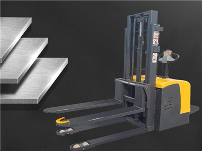 fully electric stacker