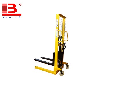 manual hydraulic stacker