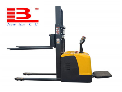 Pallet stacker truck