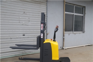 Basic understanding of the full electric stacker, do you understand?