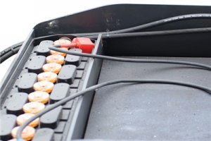 Two misunderstandings of forklift battery hydration