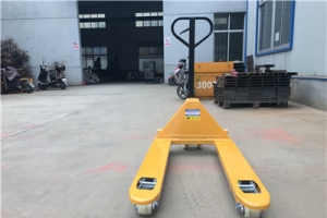 What are the points to pay attention to when repairing the forklift manual?