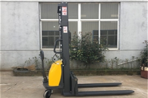 Do you know the taboos of electric stacker truck?