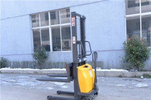 What do you need to pay attention to in the automatic stacker price?