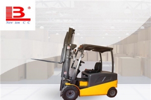 What is the cause of the reduced battery life of the electric pallet stacker?