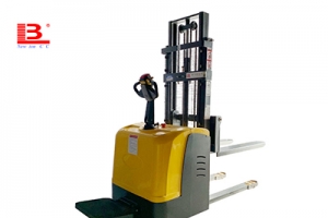 Why does the electric stacker suppliers need to change the oil regularly?