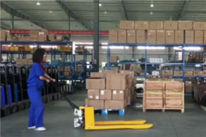 How to use and maintain the battery of the electric pallet truck manufacturers?