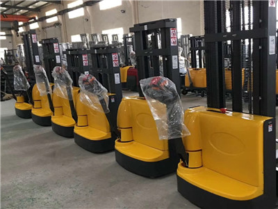 Electric storage forklift manufacturers