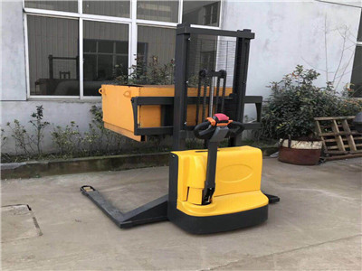 portable self-loading forklift