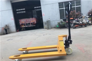 How to maintain the manual fork truck of hydraulic pallet truck manufacturer?