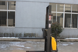 What problem does the semi-electric power stacker need to be repaired?