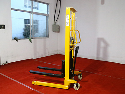 manual hydraulic stacker