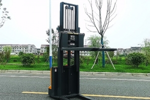 The difference and use of manual stacker and electric stacker