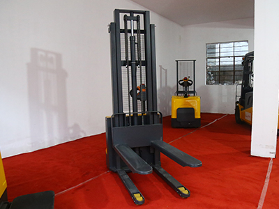 electric pallet stacker