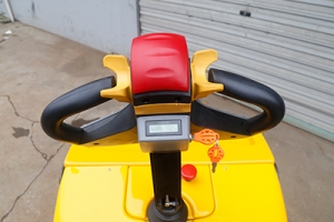 How to charge an electric pallet truck?that has not been used for a long time?