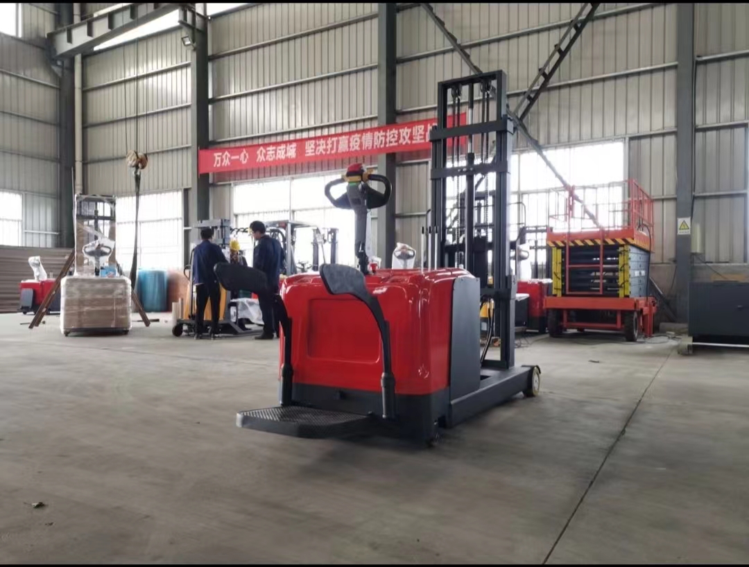 straddle reach truck