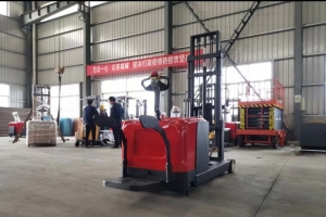 Steering and braking system of straddle reach truck