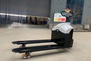 How to remove oil stains from parts of electric pallet truck?