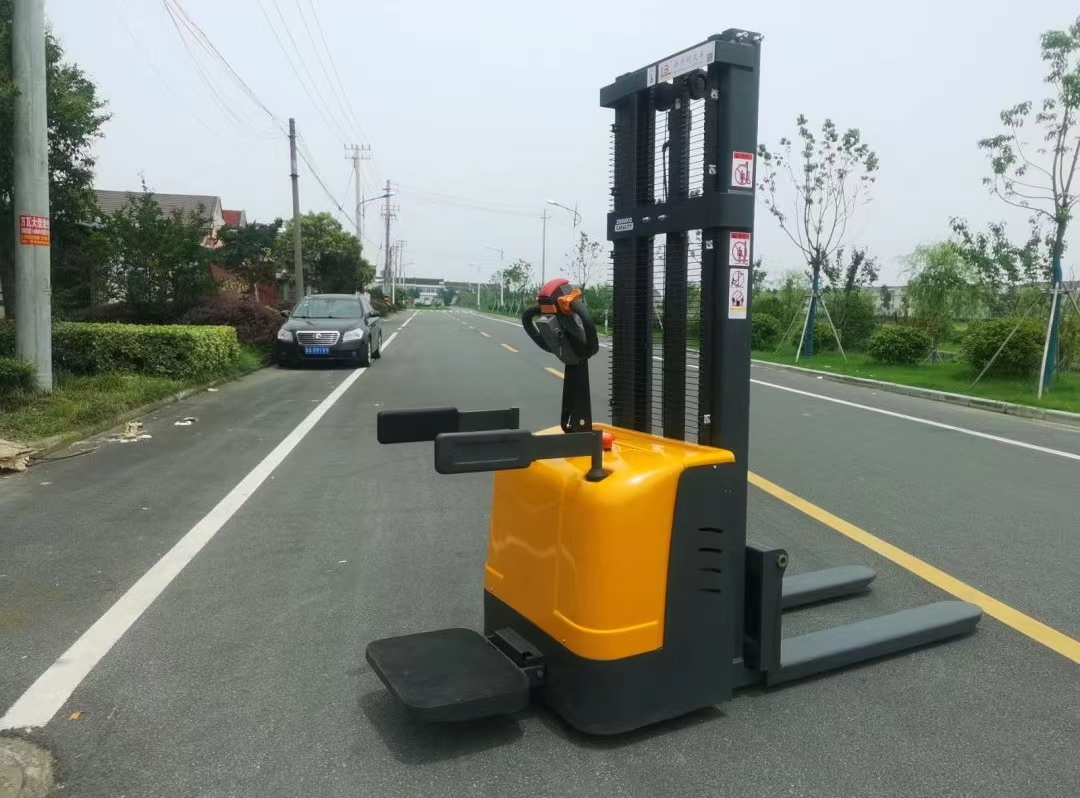 electric forklift manufacturers