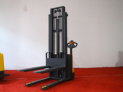 electric forklifts