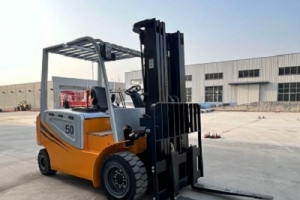How to drive a forklift and focus on getting the job done safely and easily?