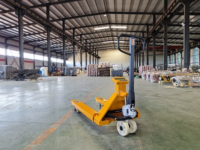 Electronic scale forklift