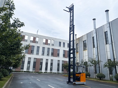 Reach electric forklifts