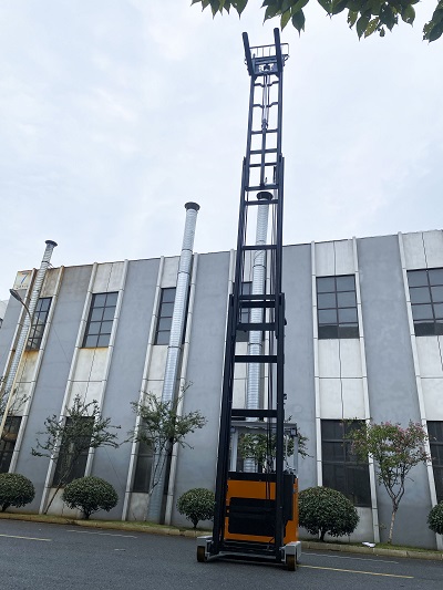 Reach electric forklifts