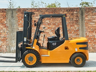 Electric forklifts vs. internal combustion forklifts