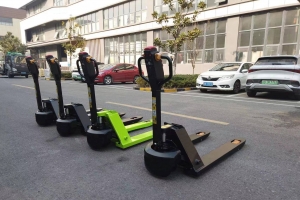 Warehouse forklift: innovative design to improve logistics handling efficiency